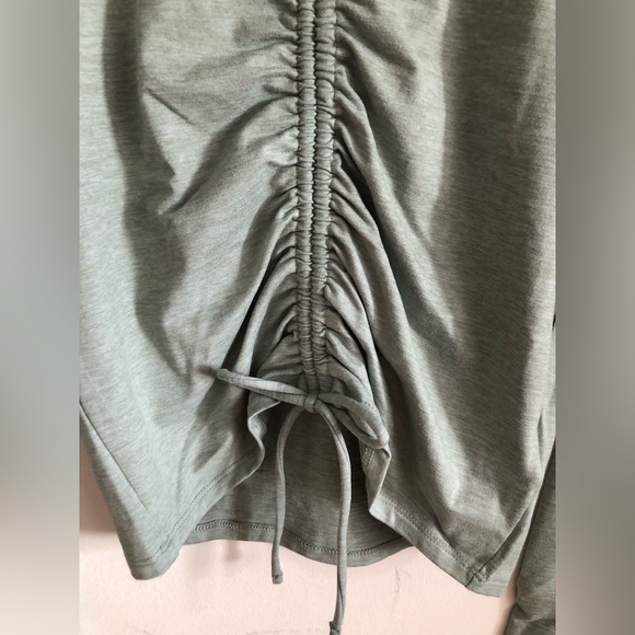 GapFit Brushed Jersey Cropped Cinch T-Shirt - Picture 3 of 5